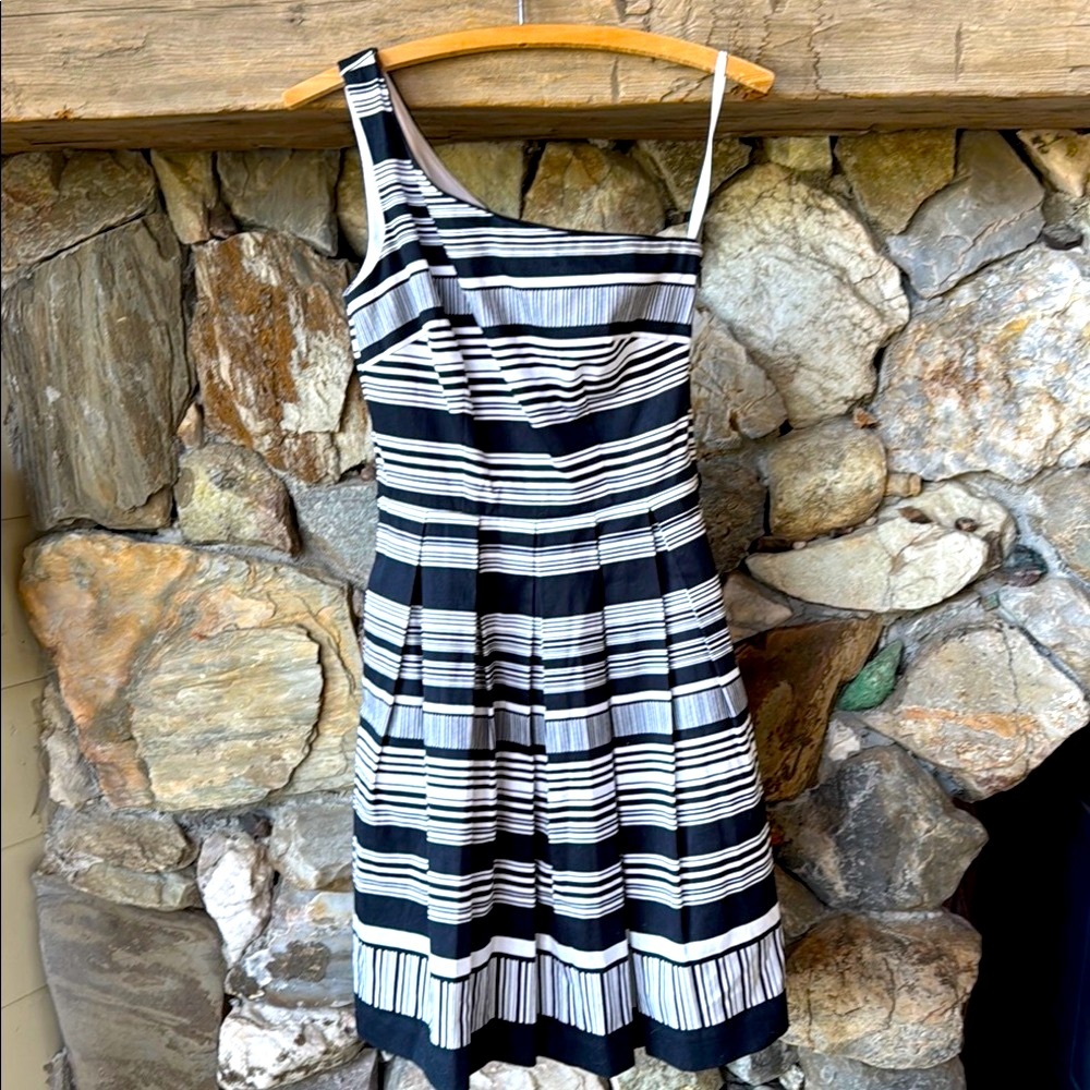 White House Black Market Striped Black & White One-Shoulder Dress Size 00